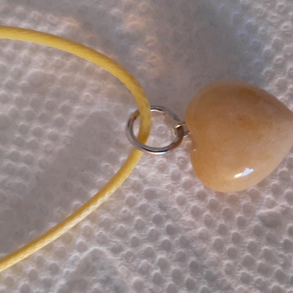 Yellow mini heart pendant - Picture 2 of 2